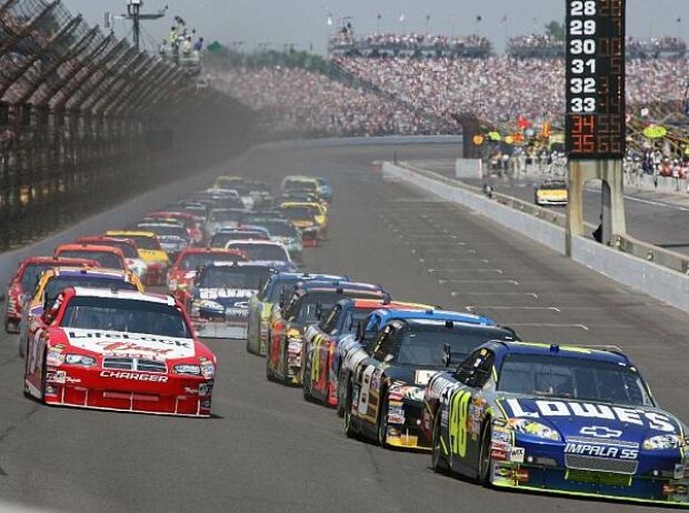 Titel-Bild zur News: Start Indianapolis NASCAR