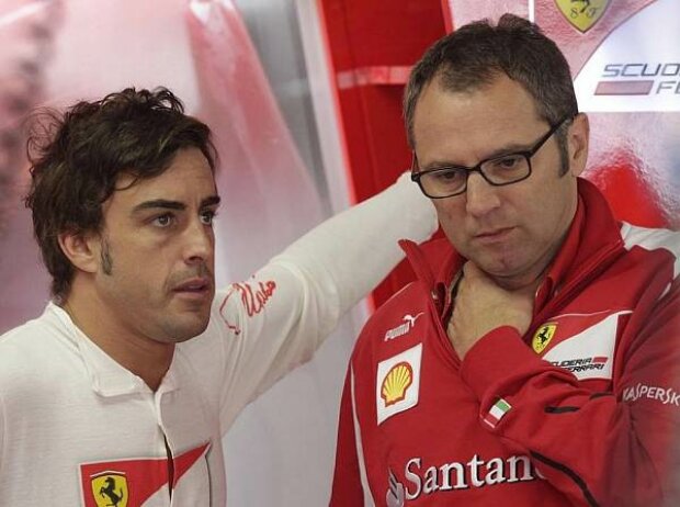 Titel-Bild zur News: Fernando Alonso, Stefano Domenicali (Ferrari-Teamchef)