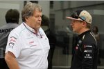 Norbert Haug (Mercedes-Motorsportchef) und Kimi Räikkönen (Lotus) 