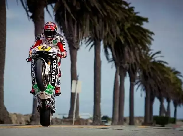 Titel-Bild zur News: Stefan Bradl mit seiner LCR-Honda auf Treasure Island