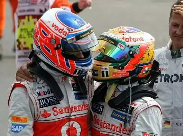Titel-Bild zur News: Jenson Button und Lewis Hamilton