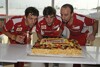 Bild zum Inhalt: Champagner und Torte: Drei Geburtstagskinder bei Ferrari