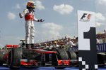 Lewis Hamilton (McLaren) feiert seinen zweiten Saisonsieg