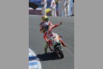 Nicky Hayden bringt Ducati-Teamkollege Valentino Rossi zurück in die Box