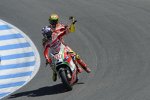 Nicky Hayden bringt Ducati-Teamkollege Valentino Rossi zurück in die Box