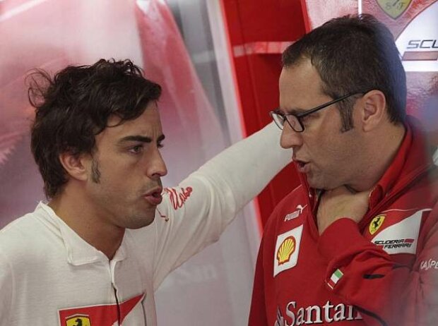 Titel-Bild zur News: Fernando Alonso und Stefano Domenicali