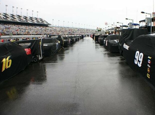 Titel-Bild zur News: Daytona 500 2012 Regen