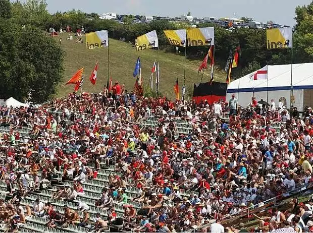 Fans am Hungaroring Titel-Bild zur News: Fans am Hungaroring