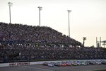 Start zum Nationwide-Rennen auf dem Iowa Speedway mit Elliott Sadler und Darrell Wallace an der Spitze 