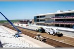 Komplettierung der ersten Schicht Asphalt des Circuit of The Americas in Austin (Texas/USA): Start- und Zielgerade