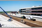 Komplettierung der ersten Schicht Asphalt des Circuit of The Americas in Austin (Texas/USA): Start- und Zielgerade