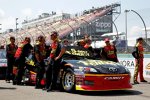 Clint Bowyer (Waltrip) wartet auf seinen Einsatz im Qualifying