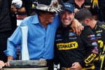 Richard Pett und Marcos Ambrose in der Victory Lane