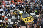 Marcos Ambrose (Petty) in der Victory Lane