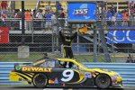 Marcos Ambrose (Petty) setzte sich im dramatischen Finale durch