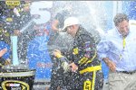 Marcos Ambrose feiert seinen zweiten Sprint-Cup-Sieg