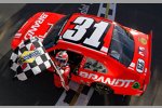 Justin Allgaier jubelt