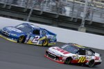 Brad Keselowski (Penske) gegen Greg Biffle (Roush) 