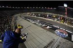 Joey Logano gewinnt das Nationwide-Rennen