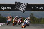 Maverick Vinales vor Sandro Cortese 