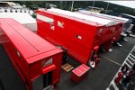 Ferrari-Trucks im Paddock