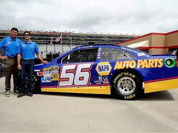 Titel-Bild zur News: Martin Truex Jun., Michael Waltrip