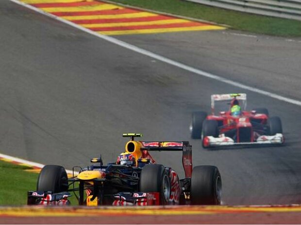 Titel-Bild zur News: Mark Webber vor Felipe Massa