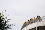 Gridgrls auf dem Weg zur Arbeit