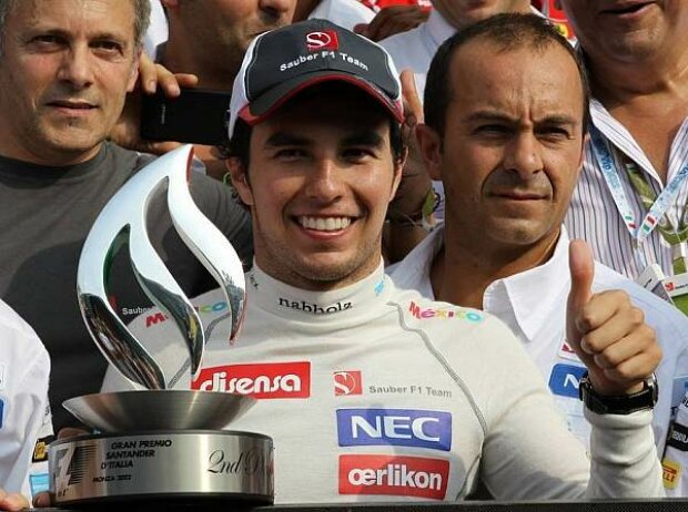 Titel-Bild zur News: Sergio Perez, Peter Sauber (Teamchef)