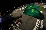 Verspäteter Start zum Federated Auto Parts 400 mit Dale Earnhardt Jun. (Hendrick) an der Spitze