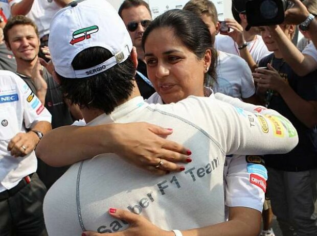 Sergio Perez, Monisha Kaltenborn (Sauber-Geschäftsführerin) Sergio Perez, Monisha Kaltenborn (Sauber-Geschäftsführerin)