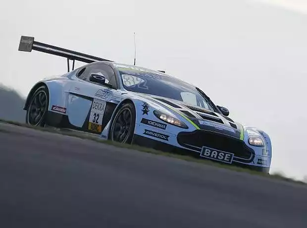 Ferdinand und Johannes Stuck im Aston Martin von Young Driver AMR Titel-Bild zur News: Ferdinand und Johannes Stuck im Aston Martin von Young Driver AMR