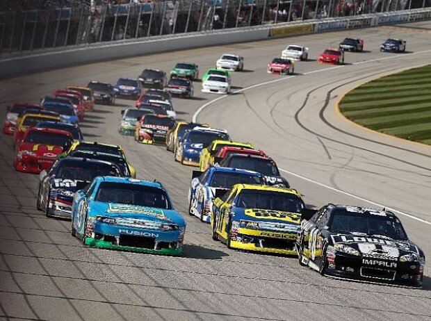 Aric Almirola, Jimmie Johnson