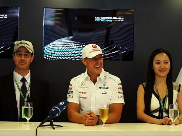 Titel-Bild zur News: Michael Schumacher bei der Erlinyou-Präsentation