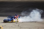 Brad Keselowski (Penske) feiert seinen vierten Saisonsieg per Burnout