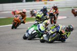 Bradley Smith vor Dominique Aegerter 