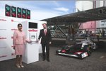 Sauber-Geschäftsführerin Monisha Kaltenborn und Michael Buscher von Oerlikon nahmen den Solarpark in Betrieb