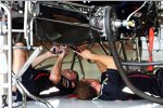 Red-Bull-Mechaniker bei der Arbeit