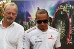 Manager Didier Coton und Lewis Hamilton (McLaren) 