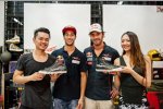 Daniel Ricciardo und Jean-Eric Vergne (Toro Rosso) basteln sich bei Designer Mark Ong ihre eigenen Sneakers