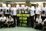 Jenson Button (McLaren), Martin Whitmarsh (Teamchef, McLaren) und Sam Michael 