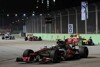 Bild zum Inhalt: McLaren: Licht und Schatten in der Nacht von Singapur