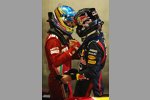 Gratulation zwischen Sebastian Vettel (Red Bull) und Fernando Alonso (Ferrari) 