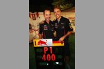 Sebastian Vettel (Red Bull) mit Chefmechaniker Kenny Handkammer, der in Singapur seinen 400. Grand Prix feierte