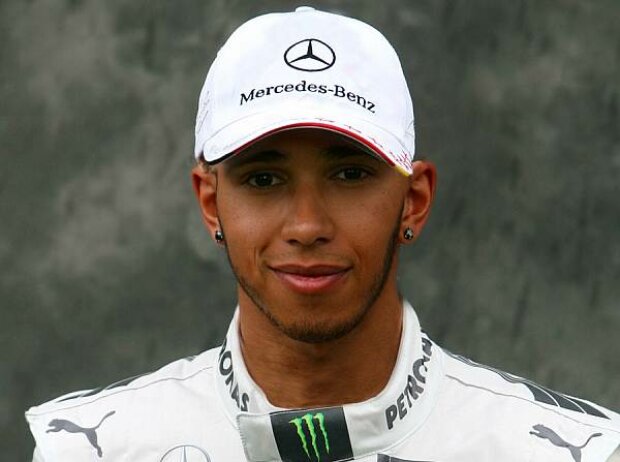 Titel-Bild zur News: Lewis Hamilton im Mercedes-Overall
