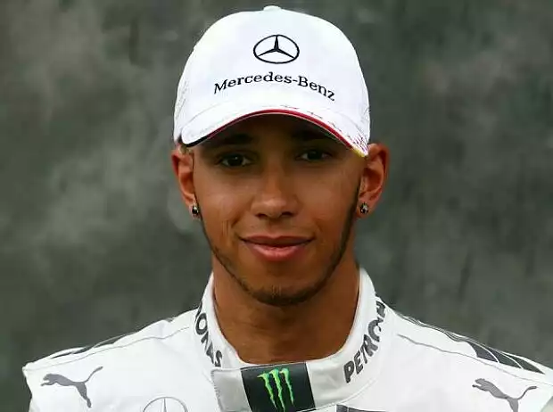 Lewis Hamilton im Mercedes-Overall Titel-Bild zur News: Lewis Hamilton im Mercedes-Overall