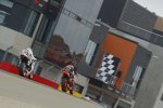 Anthony West hinter Marc Marquez 