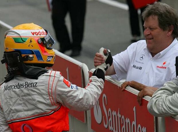 Titel-Bild zur News: Lewis Hamilton, Norbert Haug (Mercedes-Motorsportchef)