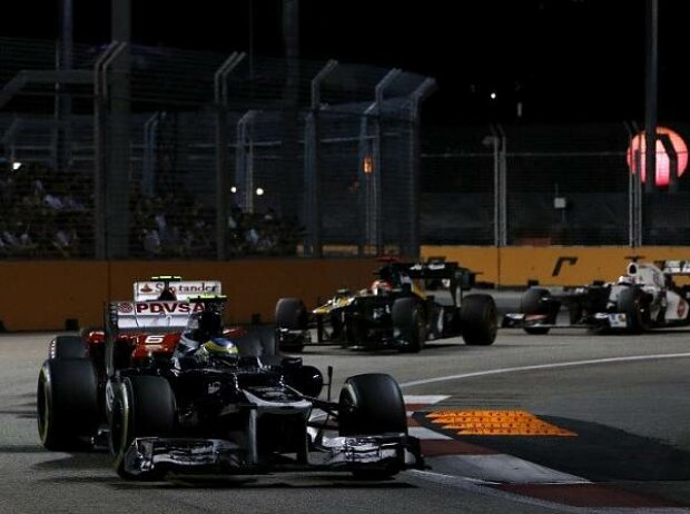 Bruno Senna vor Felipe Massa Bruno Senna vor Felipe Massa