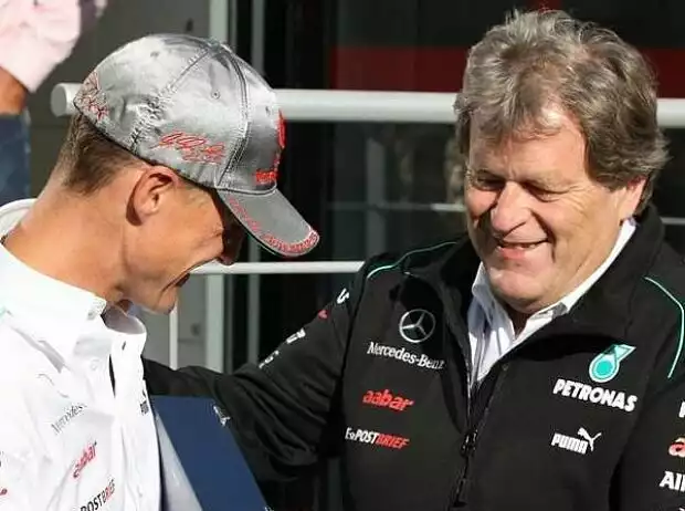 Titel-Bild zur News: Norbert Haug (Mercedes-Motorsportchef), Michael Schumacher